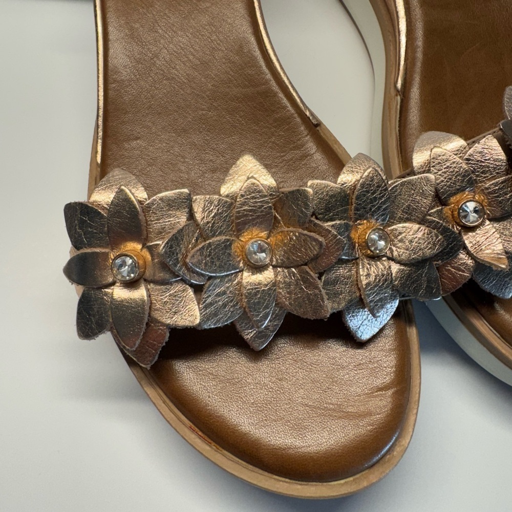 NWOT Inuovo gold platform comfort sandals size EU 39 US 8.5 - Picture 4 of 11